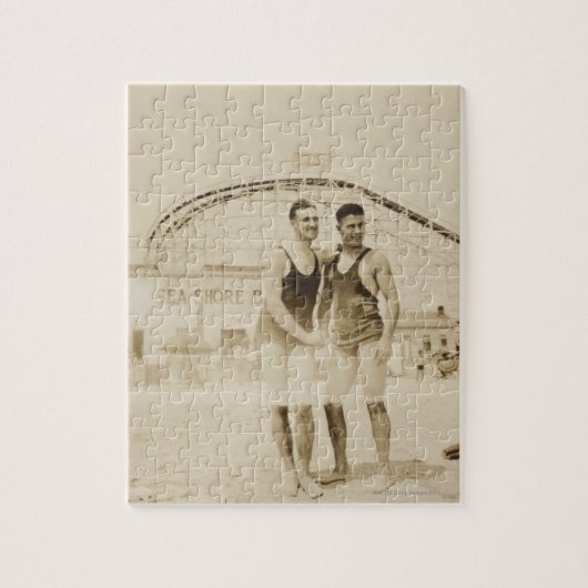 Puzzle Hommes se tenant sur la plage (Vertical)