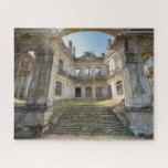 Puzzle Imaginaire surréel Abandonné Château français Cour<br><div class="desc">Paysage extérieur Imaginaire avec cour de château française abandonnée en état de décadence,  avec escaliers en pierre,  arches et extérieur orné.</div>