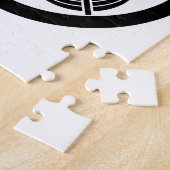 Puzzle Intersecting hawk feathers with foot in circle (Côté)