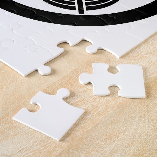 Puzzle Intersecting hawk feathers with foot in circle (Côté)