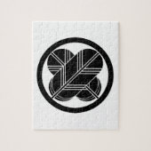 Puzzle Intersecting hawk feathers with foot in circle (Vertical)