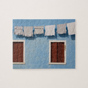 Puzzle Italie, Burano. Linge pendu et fenêtres le long