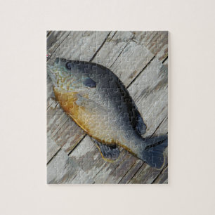 Puzzle jaune bleu violet turquoise, poisson rouge sur qua
