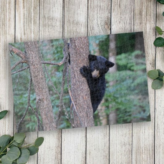 Puzzle Joli bébé ourson noir grimpant à l'arbre