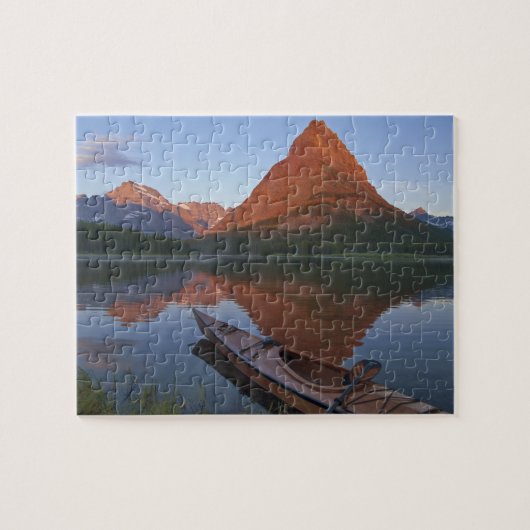 Puzzle Kayak en bois dans le lac Swiftcurrent au lever du (Horizontal)