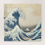 Puzzle La Grande vague au large de Kanagawa Ukiyo-e Japon<br><div class="desc">Cet art emblématique de Katsushika Hokusai est l'une de ses oeuvres les plus célèbres, et sa popularité mondiale continue d'augmenter. L'oeuvre représente deux bateaux remplis de marins japonais face à l'immense Grande Vague. La vague semble sur le point d'engloutir les bateaux, menaçant de consommer les marins. Malgré l'intense imagerie, l'art...</div>