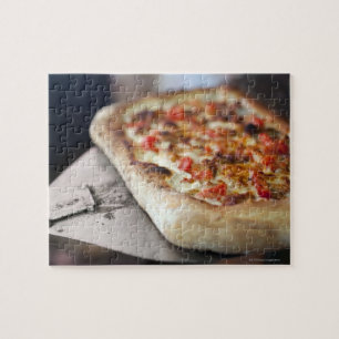 Puzzle La pizza avec des tomates, l'ail et la viande