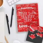 Puzzle La proposition de mariage personnalisée vous épous<br><div class="desc">Suivez votre coeur et faites une jolie proposition surprenante à votre petite amie pour avoir un souvenir toute votre vie! Message entièrement personnalisable texte cadeau romantique sur un beau roubis rouge, gris clair et blanc motif avec des coeurs de dentelle doodle et des branches de fleurs de cerisiers avec son...</div>