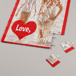 Puzzle La proposition de mariage va-t-elle m'épouser votr<br><div class="desc">"Veux-tu m'épouser ?" Posez la question à votre façon unique! Suivez votre coeur et faites un cadeau à votre petite amie pour garder un souvenir de vos débuts tout au long de votre vie! Personnalisez-le avec votre photo de couple préférée,  votre texte et vos noms.</div>