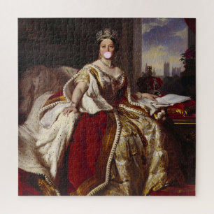 PUZZLE LA REINE VICTORIA SOUFFLANT UN BUBBLE GUM ROSE