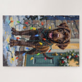 Puzzle Labrador chocolat empêtré dans les lumières de Noë (Horizontal)
