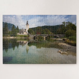 Puzzle Lac Bohinj avec la réflexion d'église en Slovén