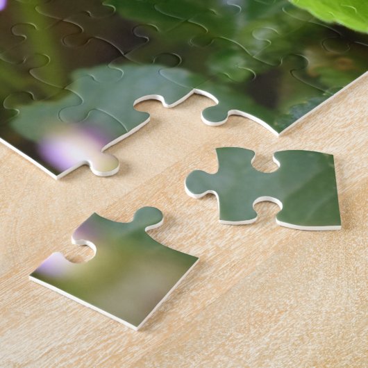 Puzzle Ladybug sur les fleurs de violet doux (Côté)