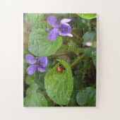 Puzzle Ladybug sur les fleurs de violet doux (Vertical)