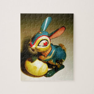 Puzzle lapin jouet et oeuf jaune pâle