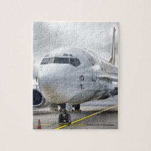 Puzzle L'avion à l'aéroport sur la route