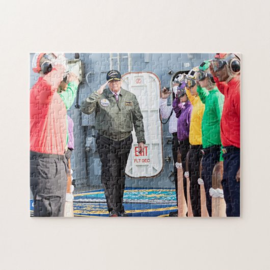 Puzzle Le président Donald Trump salue les marins (Horizontal)