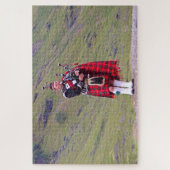 Puzzle Lone Scottish bagpiper, Highlands, Écosse (Vertical)