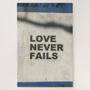 Puzzle Love Never Fails, Spraypaint Street Art, Londres