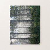 Puzzle Lumière du soleil traversant une forêt brumeuse (Vertical)