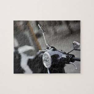 Puzzle Madrid, Vespa scooter noir