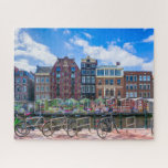 Puzzle Maisons à vélo le long du canal d'Amsterdam Pays-B<br><div class="desc">Ce somptueux puzzle sur le thème de la ville comporte des vélos le long du canal d'Amsterdam avec des bâtiments dans le arrière - plan. #amsterdam #jigsawpuzzle #cadeau #stockingstufferen</div>
