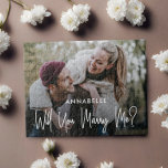 Puzzle Me marieras-tu photo<br><div class="desc">Demandez-lui de vous épouser avec des puzzles photo personnalisés. Design caractéristiques photo simple, script de typographie ''Will You Marry Me? dans des lettres tendance. Personnalisez avec un nom.</div>