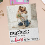 Puzzle Mère définition coeur de la famille photo personna<br><div class="desc">Ce joli puzzle comporte une définition du mot Mère qui se lit comme suit : "Mère : nom (bouche-er), le coeur de la famille", et est facilement personnalisable avec une photo de votre famille, ou une de vos photos préférées de votre mère. Ce puzzle fait le cadeau idéal de conservation...</div>