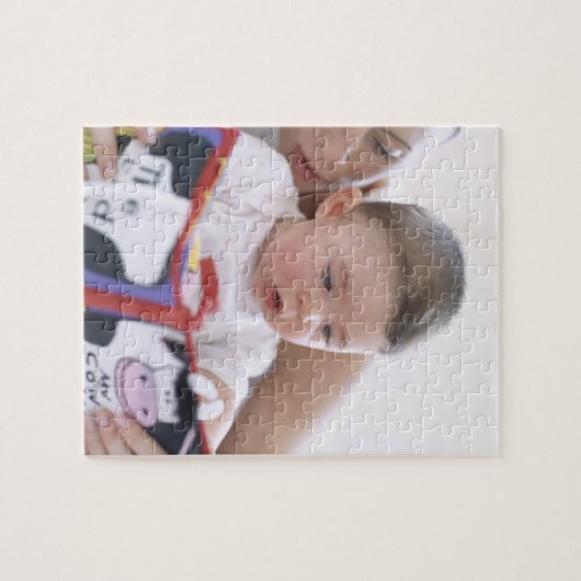 Puzzle Mère lisant à bébé garçon. Visages d'une mère (Horizontal)