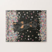 Puzzle Miniature Pinscher terrain de fleurs assis (Horizontal)