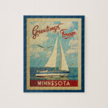 Puzzle Minnesota Vintage voyage<br><div class="desc">Ce voeu de voyage du Minnesota design nautique vintage comprend un bateau naviguant sur l'eau avec des mouettes et un ciel bleu rempli de somptueux nuages blancs bouffants.</div>