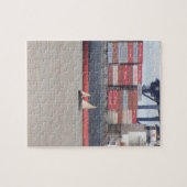 Puzzle Minuscule Yacht Et Immense Navire Conteneur (Horizontal)