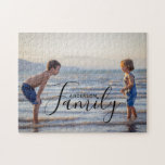 Puzzle Modèle photo moderne simple Nom de famille personn<br><div class="desc">Simple Modern Modèle photo Personnalisé Nom de famille Jigsaw Puzzle présente votre photo préférée avec votre nom de famille personnalisé. Fait un cadeau fantastique pour Noël, anniversaire, anniversaire, fête des mères, Fête des pères, fête des grands-parents et plus encore. Personnalisez en modifiant le texte dans la zone de texte fournie....</div>