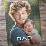 Puzzle Moderne papa est année fête des pères nouvelle pho<br><div class="desc">Photo puzzle mettant en vedette votre photo et le texte "Papa" dans une police moderne avec l'année suivante comme une couverture blanche.</div>