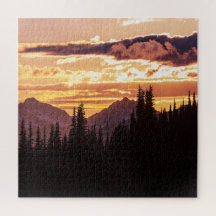 Montagnes Sunset pittoresques Jungle Pine arbres a
