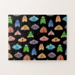 Puzzle Motif de papillon de nuit magique. Papillon mystiq<br><div class="desc">Magic night moth / Mystical papillon puzzle motif en noir violet bleu vert orange couleurs.</div>