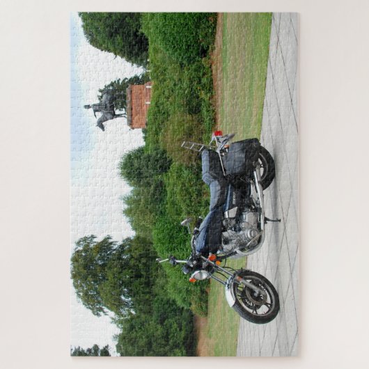 Puzzle Motocyclette de Suzuki devant la statue de (Vertical)