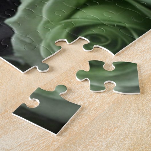 Puzzle Mystérieux chat noir effrayant avec yeux verts (Côté)