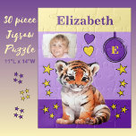 Puzzle Nom de la photo tigre mignon jaune violet enfants<br><div class="desc">Puzzle de 30 pièces pour enfants. Avec un tigre mignon,  avec des étoiles et des coeurs d'amour. Ajoutez un nom,  une initiale et une photo. Modèle de couleur : violet et jaune idée cadeau pour enfants.</div>