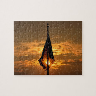 Puzzle Nuages, ciel et drapeau au coucher du soleil - 8x1