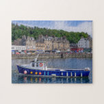 Puzzle Oban Port Scotland Pêche Bateau Sea Travel<br><div class="desc">Ce puzzle époustouflant présente le village historique traditionnel Oban en Écosse avec un bateau de pêche au premier plan #oban #scotland #fun #stockingstuffers #games</div>