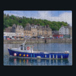 Puzzle Oban Port Scotland Pêche Bateau Sea Travel<br><div class="desc">Ce puzzle époustouflant présente le village historique traditionnel Oban en Écosse avec un bateau de pêche au premier plan #oban #scotland #fun #stockingstuffers #games</div>