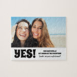 Puzzle Obtenez Totalement ivre - Photo Bridesmaid Proposi<br><div class="desc">Deux amies photo humoristique demoiselle ou bonne d'honneur proposition puzzles "OUI! VOUS POUVEZ TOTALEMENT VOUS FAIRE BOIRE À LA RÉCEPTION ! Serez-vous ma demoiselle d'honneur ?"</div>