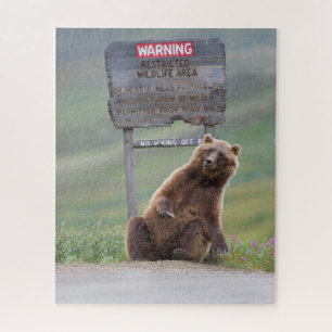 Puzzle Ours Grizzly Joue Avec Un Panneau
