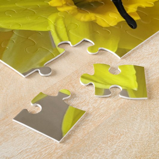 Puzzle Papillon bleu sur les jonquilles (Côté)