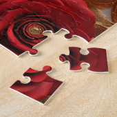 Puzzle Papillon doré avec des roses rouges et des feuille (Côté)