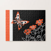 Puzzle Papillon orange frappant et fleurs sur noir (Horizontal)