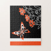 Puzzle Papillon orange frappant et fleurs sur noir (Vertical)