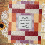 Puzzle Patchwork de boîte Crayon<br><div class="desc">Personnalisez ce puzzle coloré à motifs "Crayon Box Quilt" avec votre propre texte pour un cadeau unique. Un produit sucré pour les chaudières, les couturières ou toute personne ayant un goût pour un décor rustique et confortable.</div>