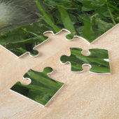 Puzzle petit oison dans l'herbe verte luxuriante (Côté)